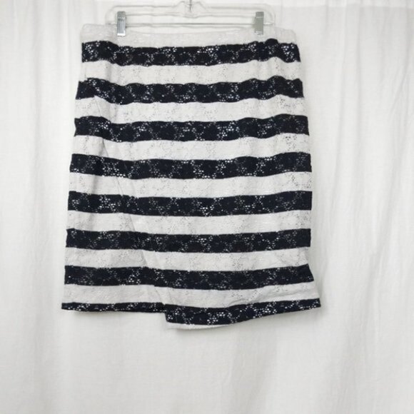 Lane Bryant Asymmetrical Striped Lace Back Zip Skirt 20 - Picture 1 of 5